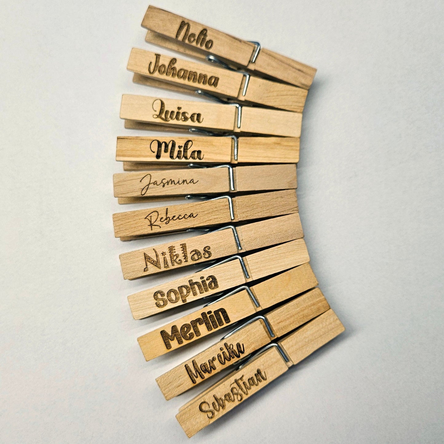 Gravierte Holzklammern