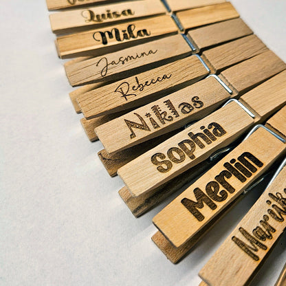 Gravierte Holzklammern